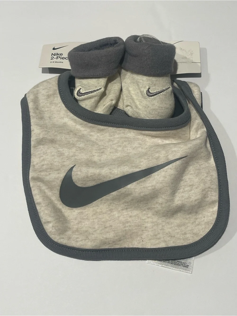 Nike 2pc NWT baby Bib & Booties Set Light Gray with Dark Gray Trim infant 0-6m